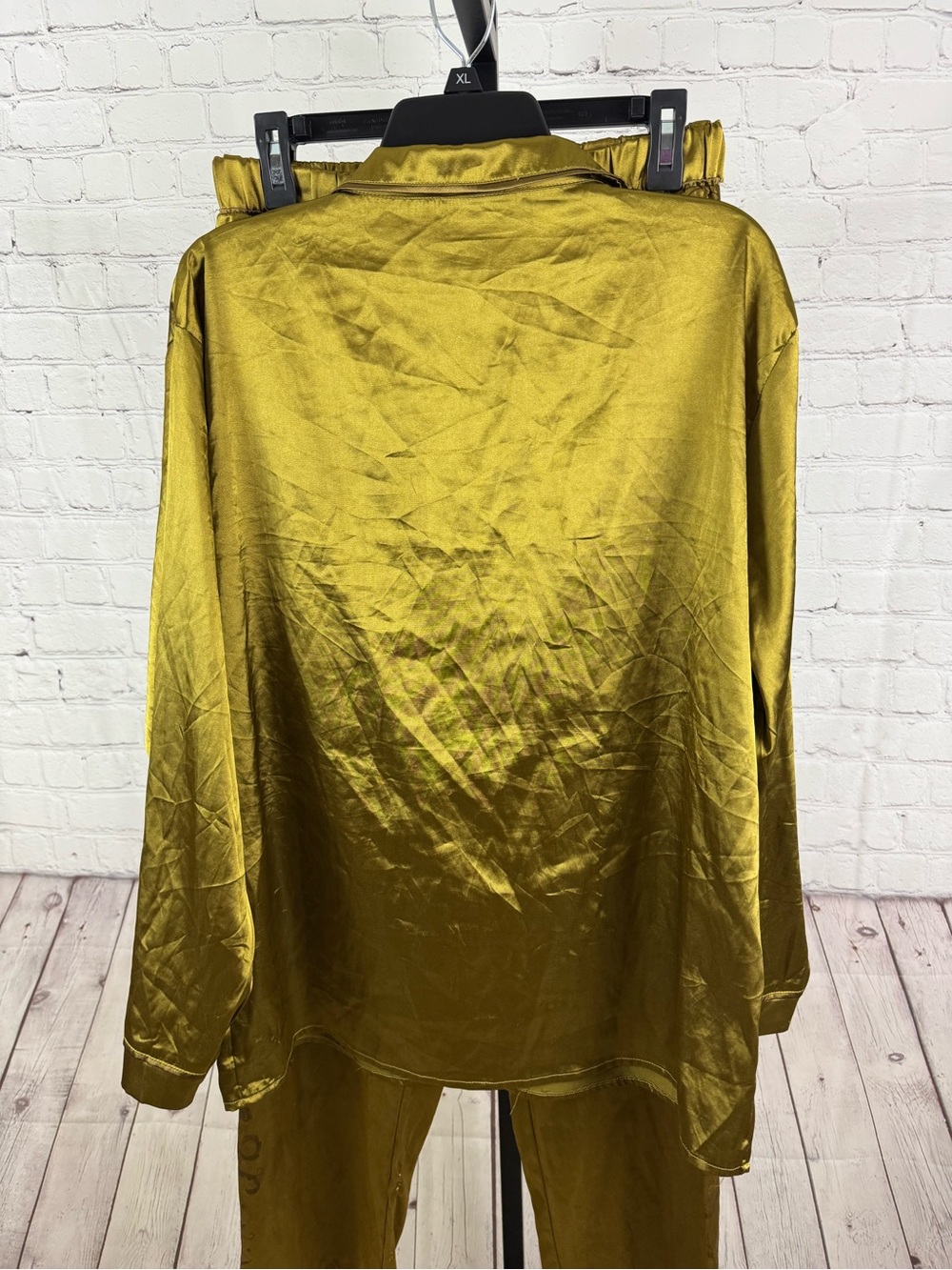 Official Taylor Swift Fearless (Taylor's Version) Gold Satin Pajama Set XL - Picture 4 of 13